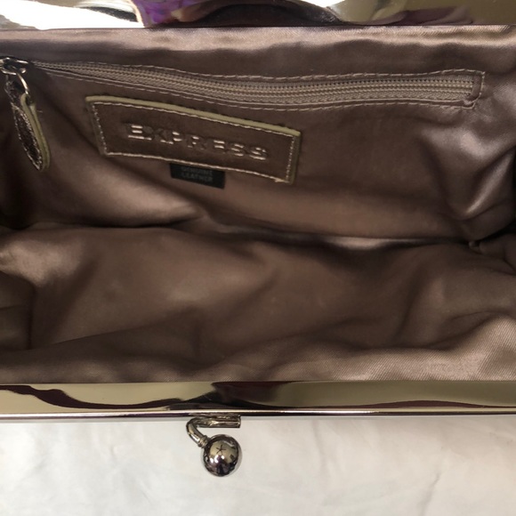 EXPRESS metallic pewter genuine leather clutch. Vintage. Kiss lock opening. - Picture 4 of 9